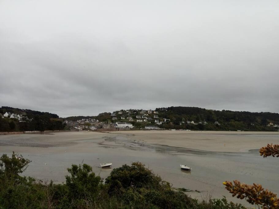 Appartement A 50M De La Plage Saint-Michel-en-Grève Eksteriør bilde